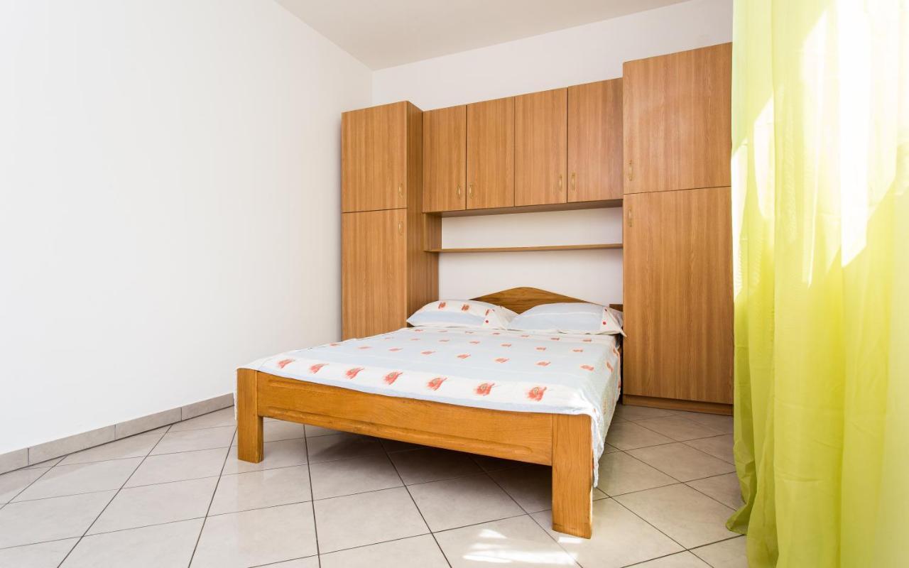 Apartman Justinic ชิโล ภายนอก รูปภาพ