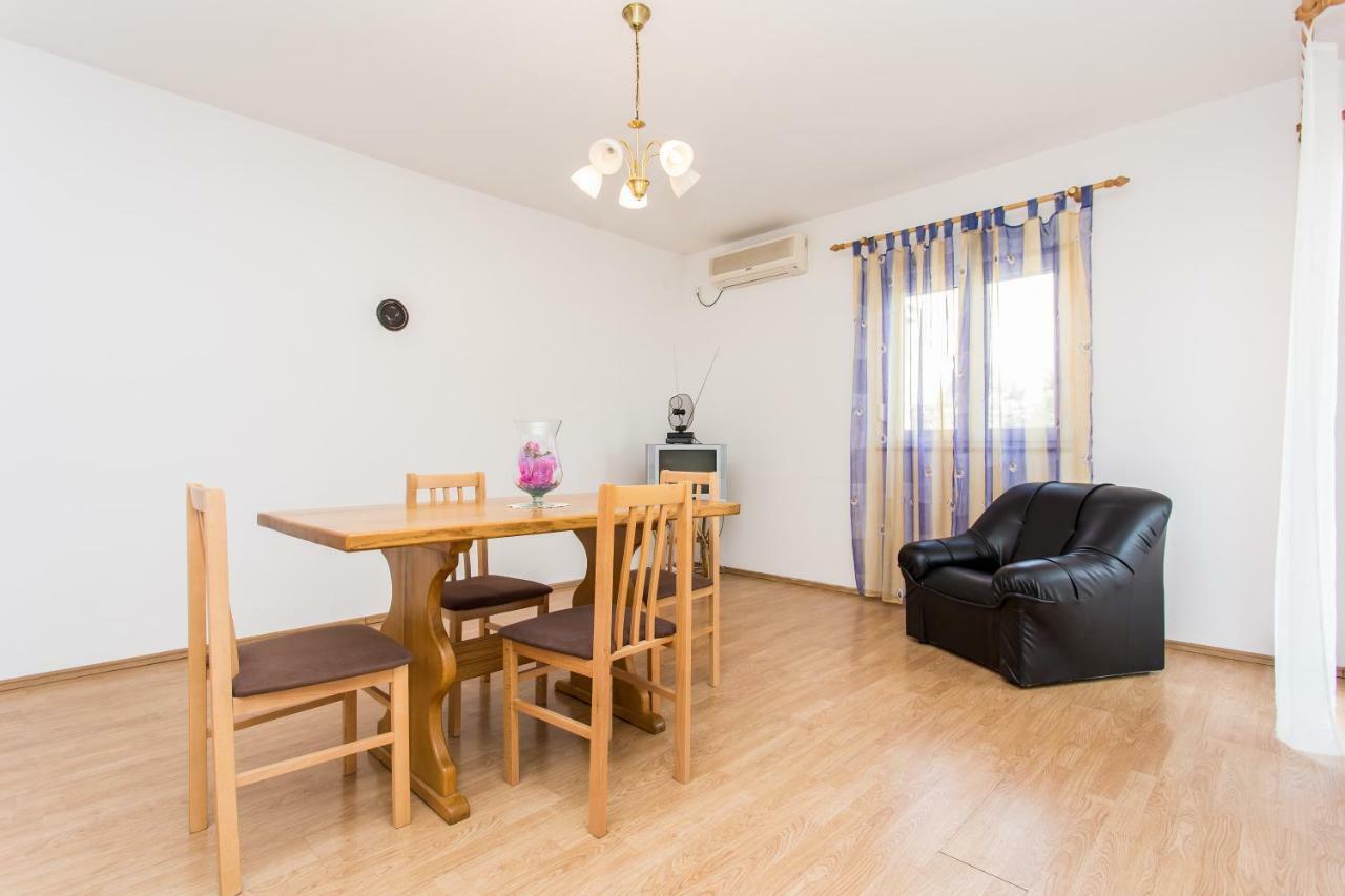 Apartman Justinic ชิโล ภายนอก รูปภาพ