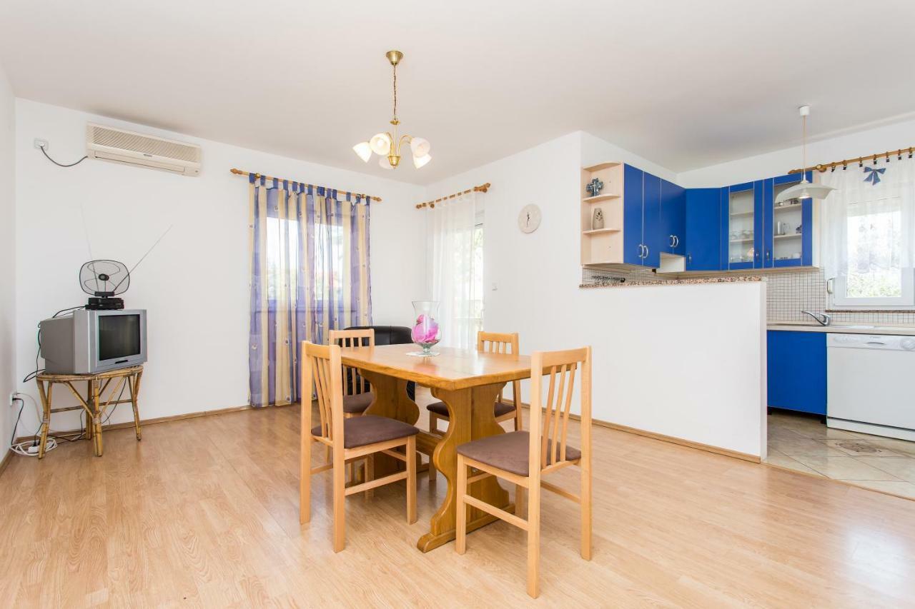 Apartman Justinic ชิโล ภายนอก รูปภาพ